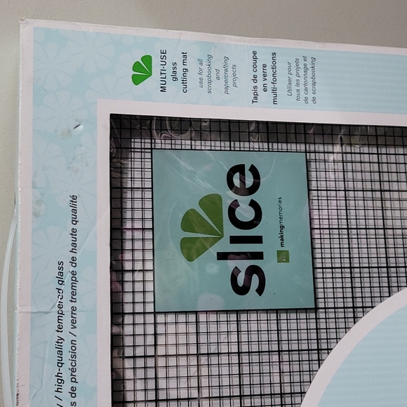 Making Memories "Slice" 12x12 glass cutting mat - Picture 3 of 7